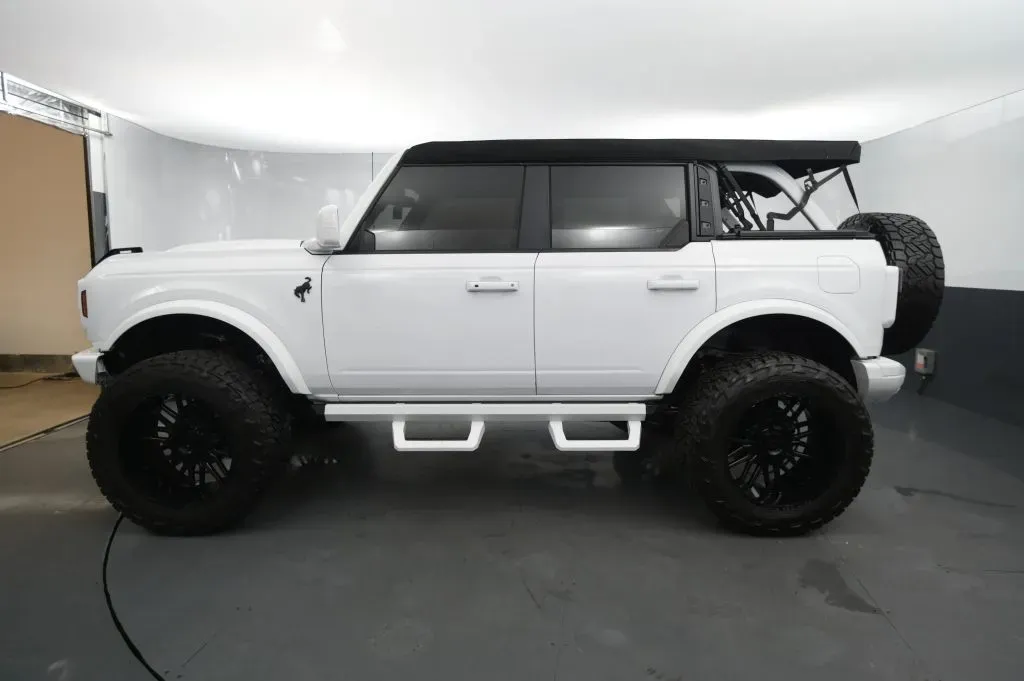 Ford Bronco photo 2