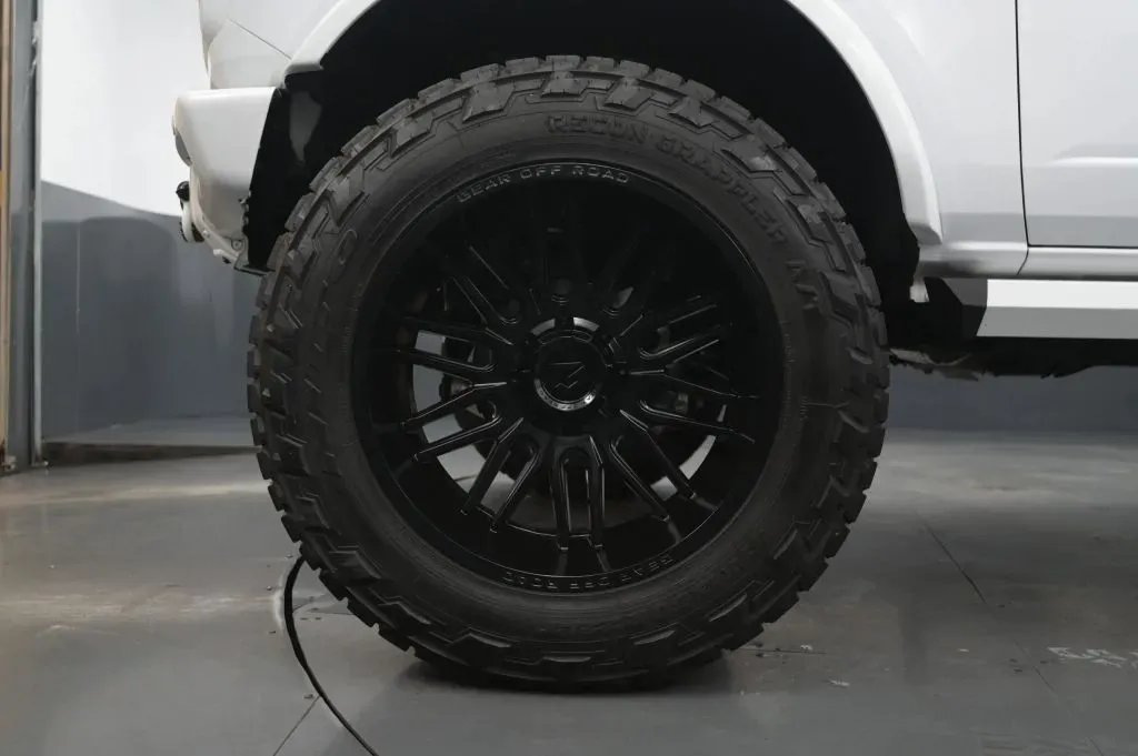 Ford Bronco photo 10