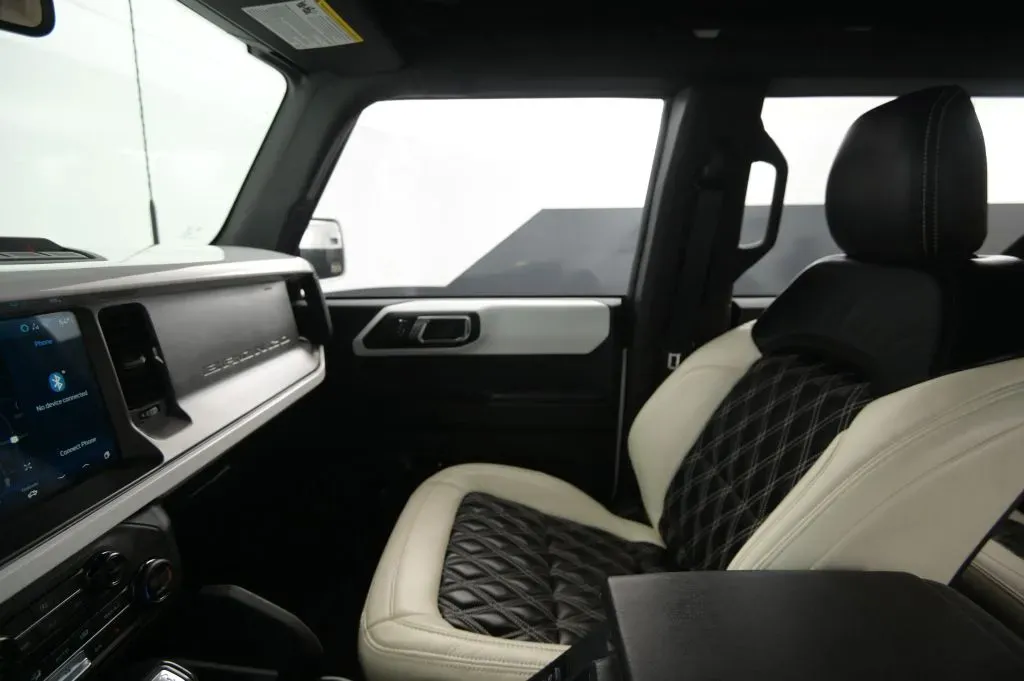 Ford Bronco photo 29