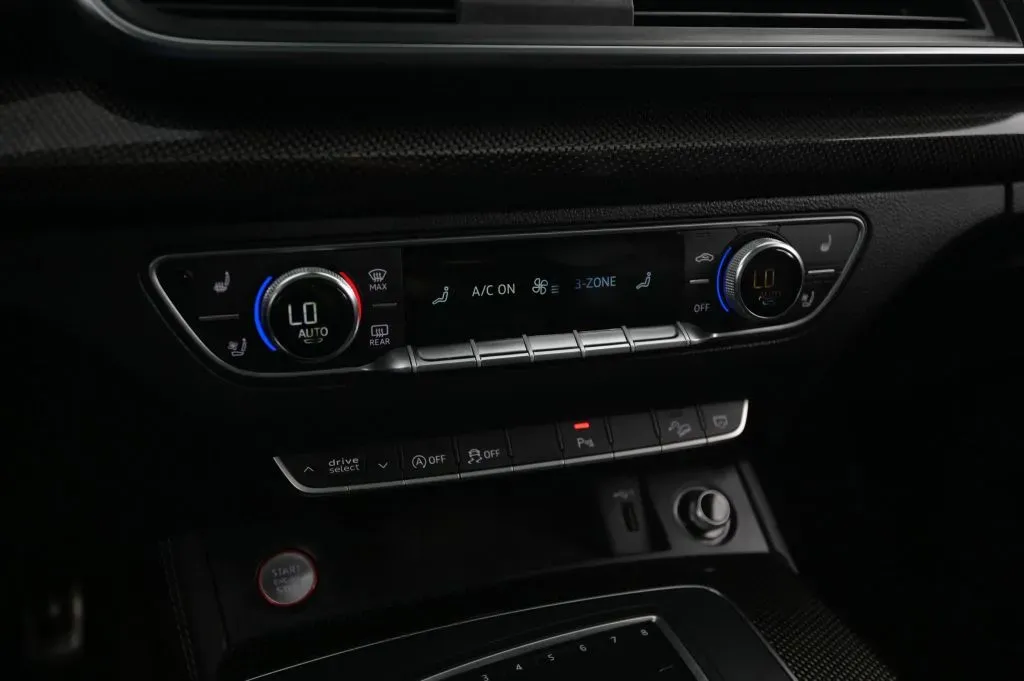 Audi SQ5 photo 26