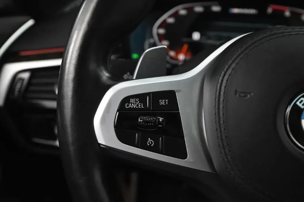 BMW 5 Series photo 34