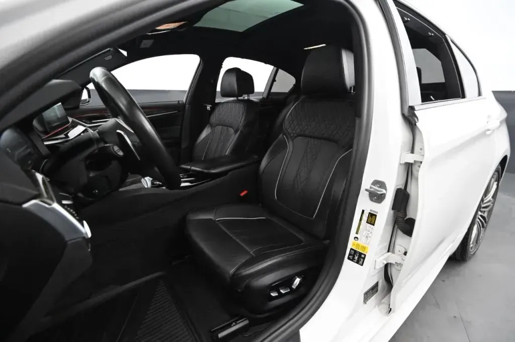 BMW 5 Series photo 39
