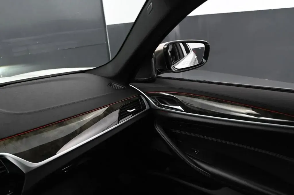 BMW 5 Series photo 21