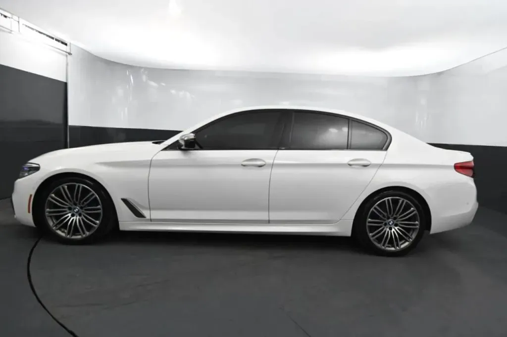 BMW 5 Series photo 3