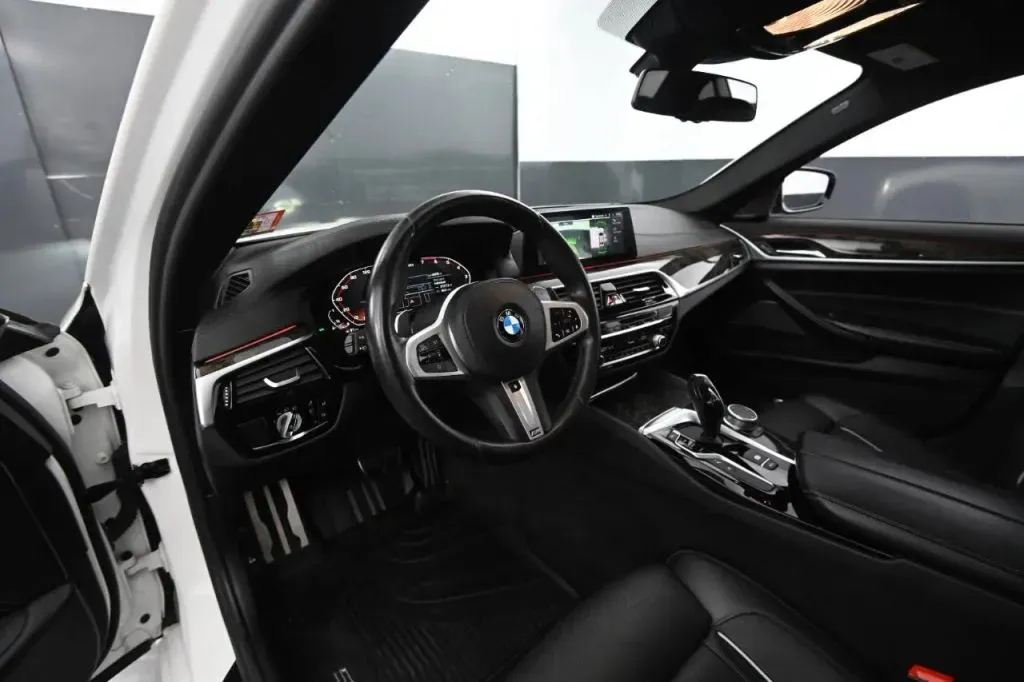 BMW 5 Series photo 38