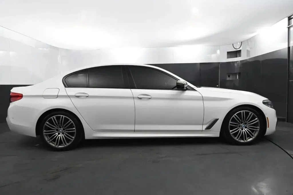 BMW 5 Series photo 7