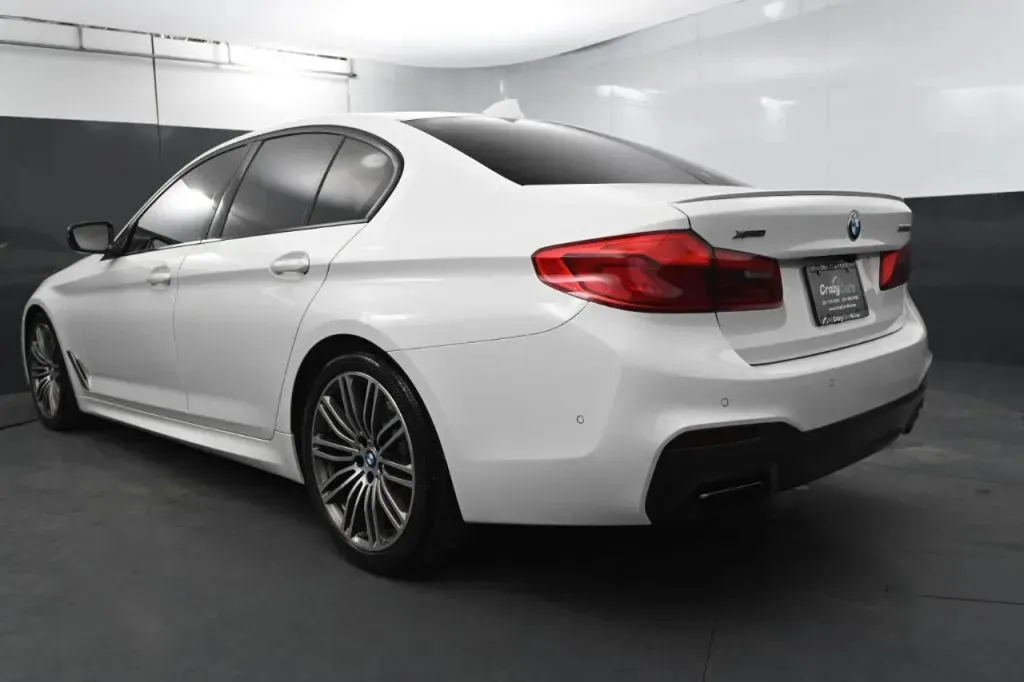 BMW 5 Series photo 4