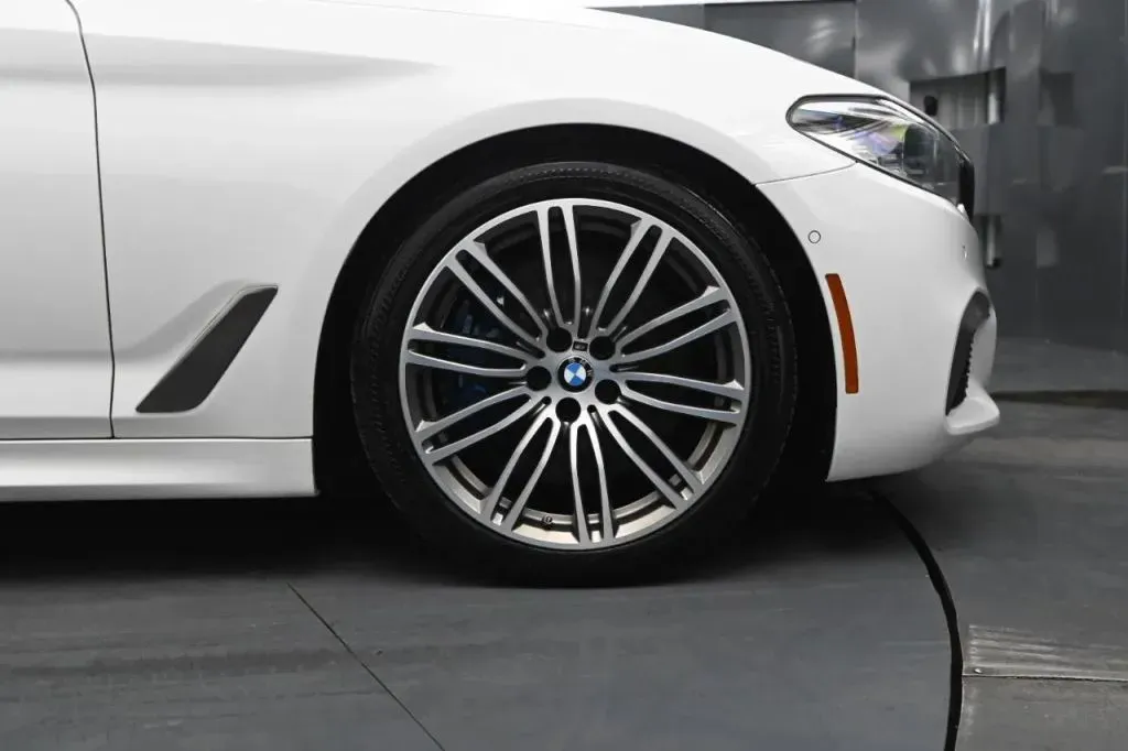BMW 5 Series photo 18