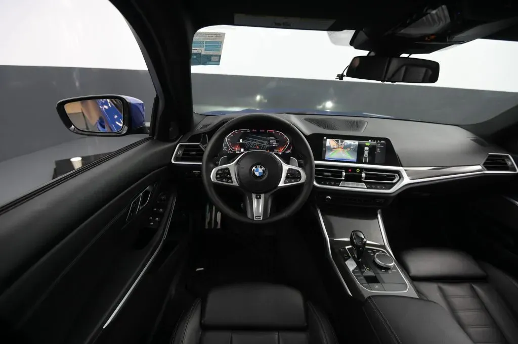 BMW 3 Series photo 35