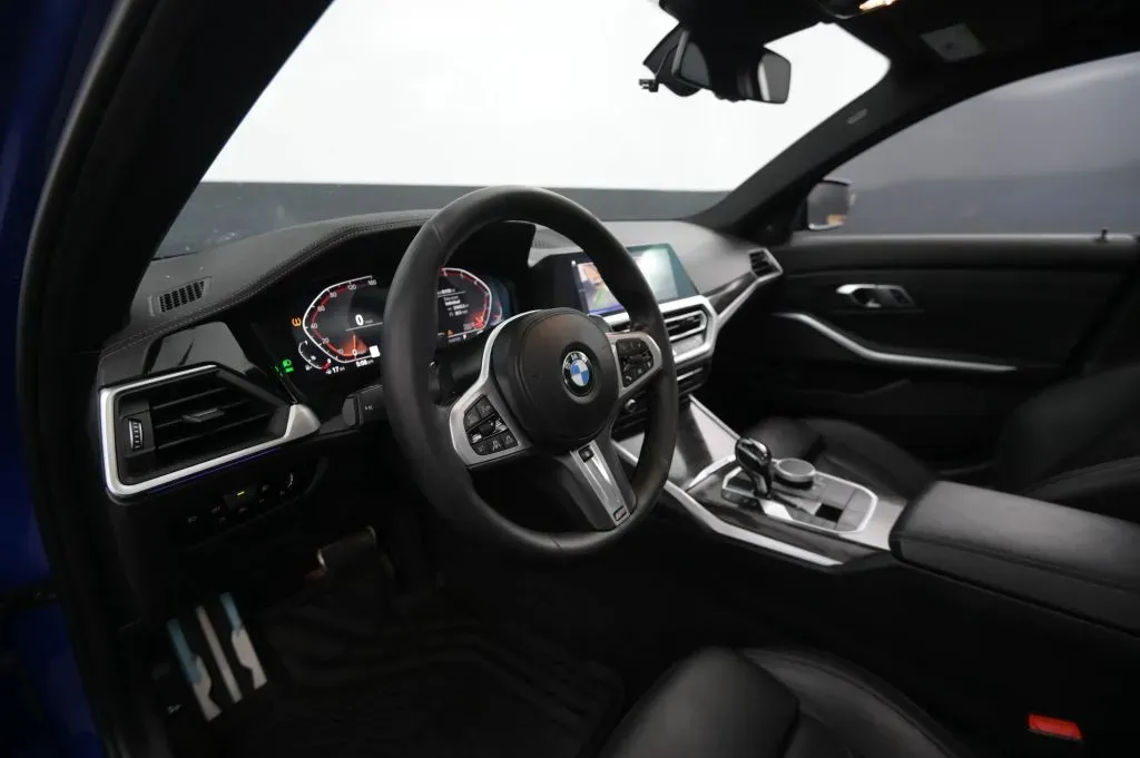BMW 3 Series photo 38