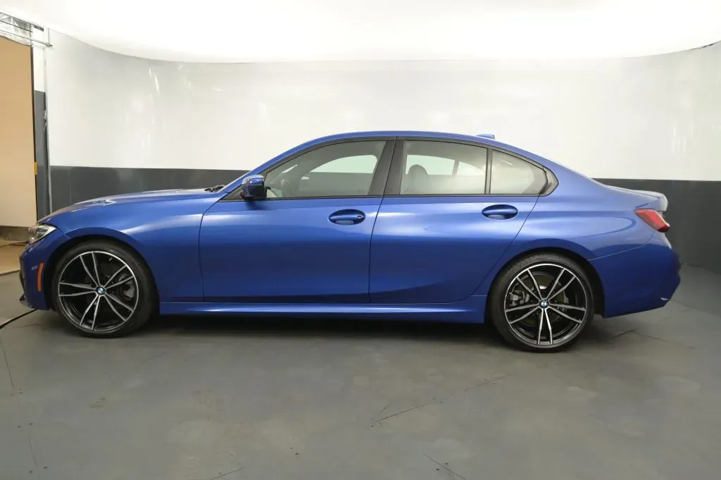 BMW 3 Series photo 2