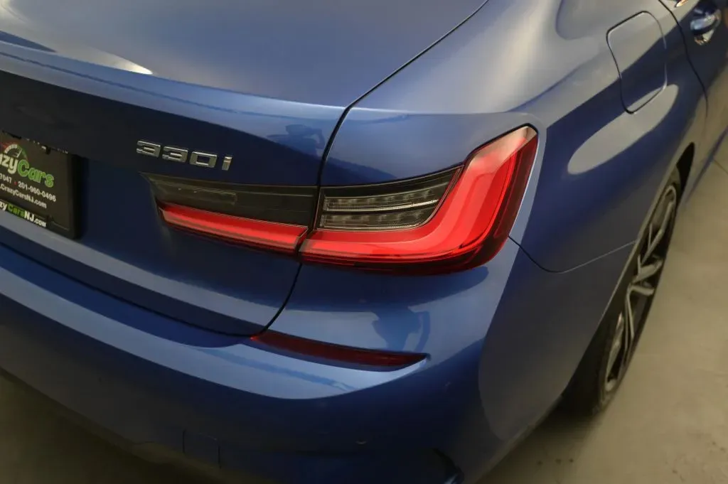 BMW 3 Series photo 16