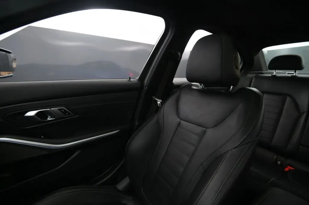 BMW 3 Series photo 28