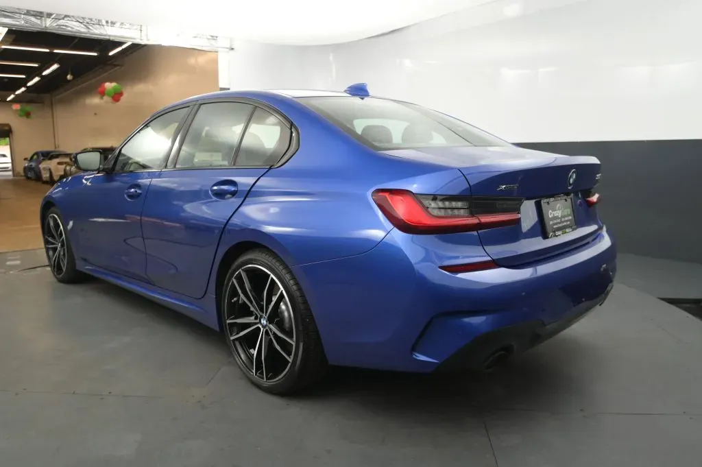 BMW 3 Series photo 3