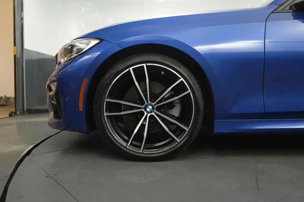 BMW 3 Series photo 10
