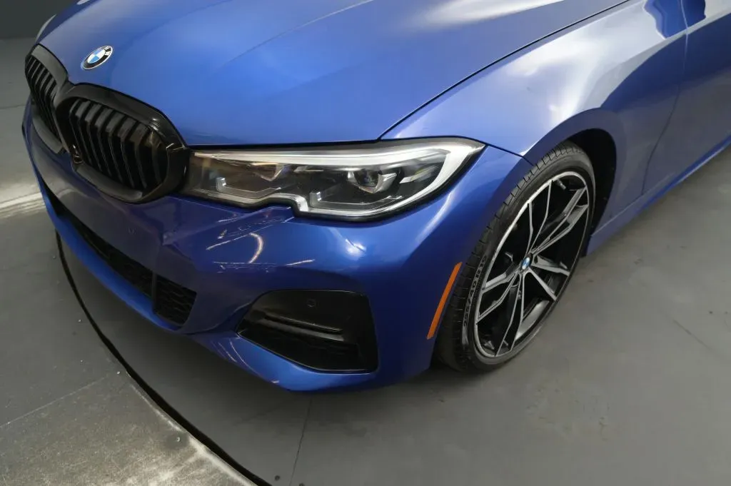 BMW 3 Series photo 9