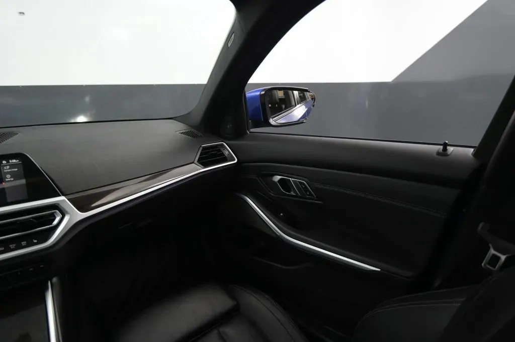 BMW 3 Series photo 33