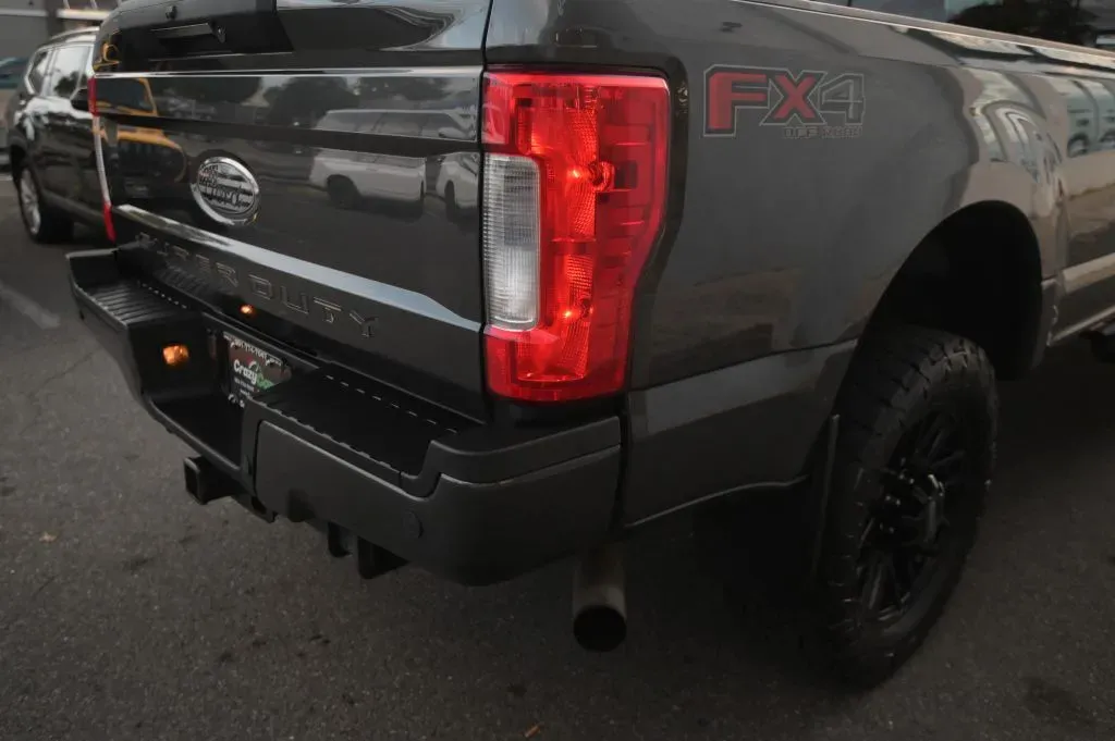 Ford F-350 photo 19