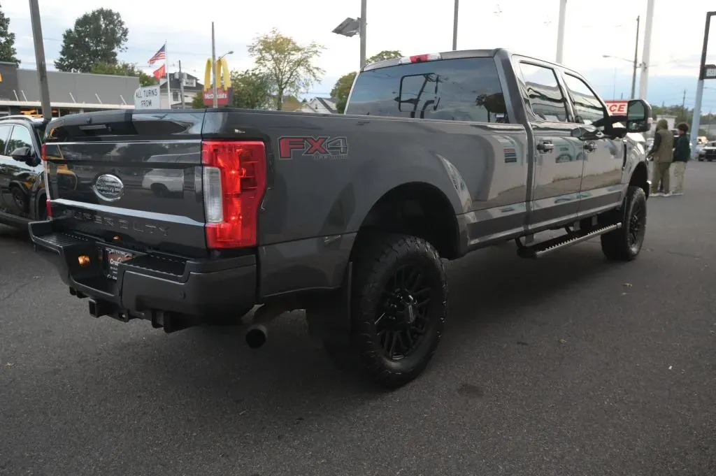 Ford F-350 photo 5