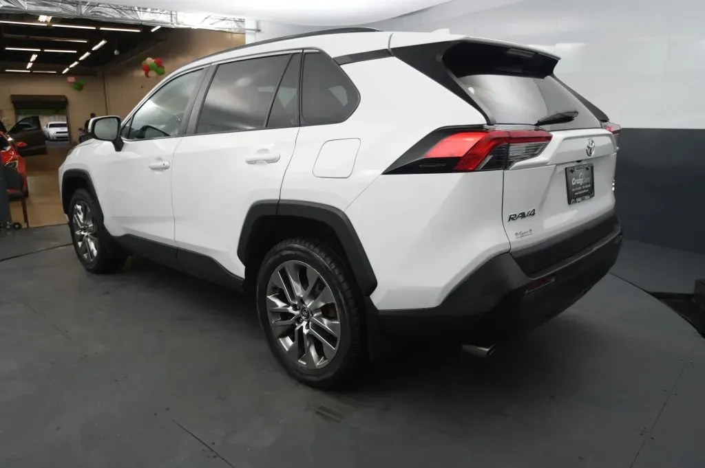 Toyota RAV4 photo 3