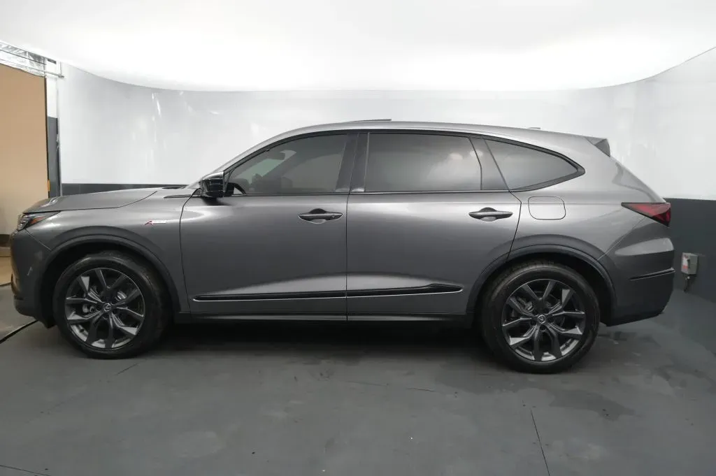 Acura MDX photo 2