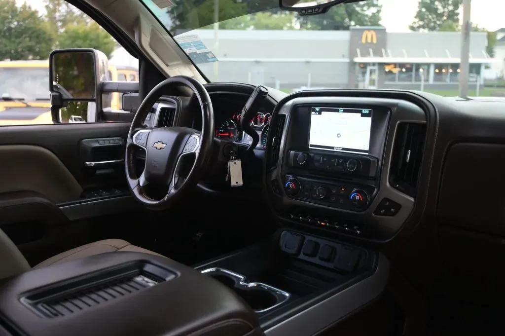 Chevrolet 3500HD photo 51