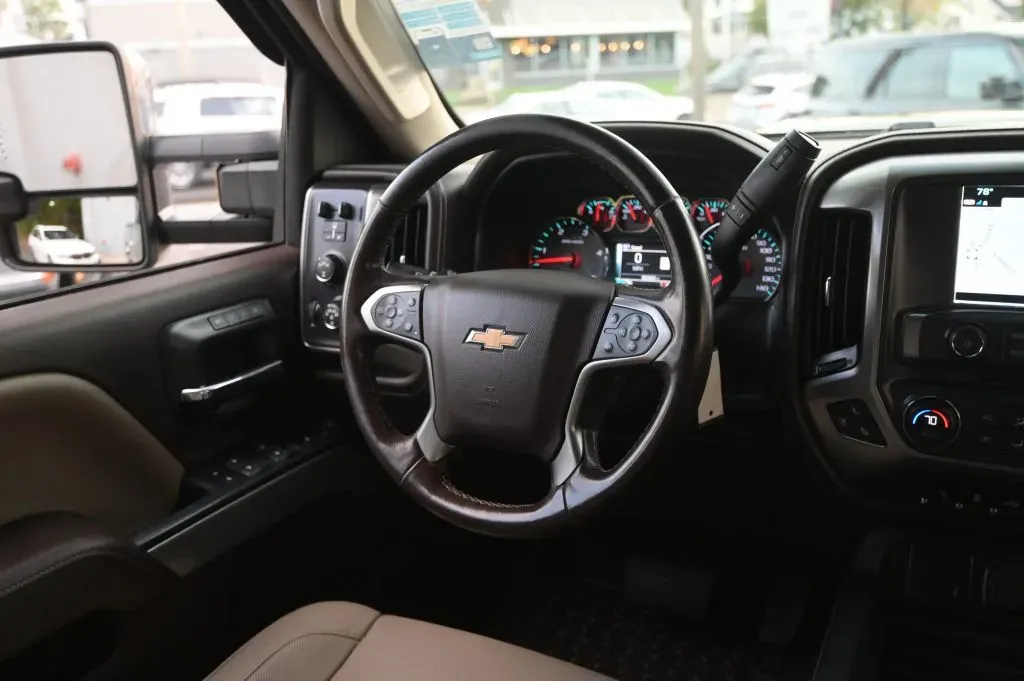 Chevrolet 3500HD photo 37