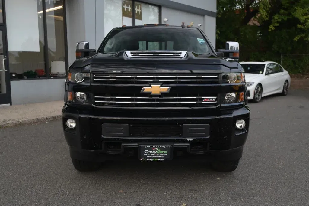 Chevrolet 3500HD photo 8