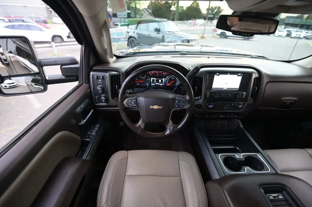 Chevrolet 3500HD photo 39