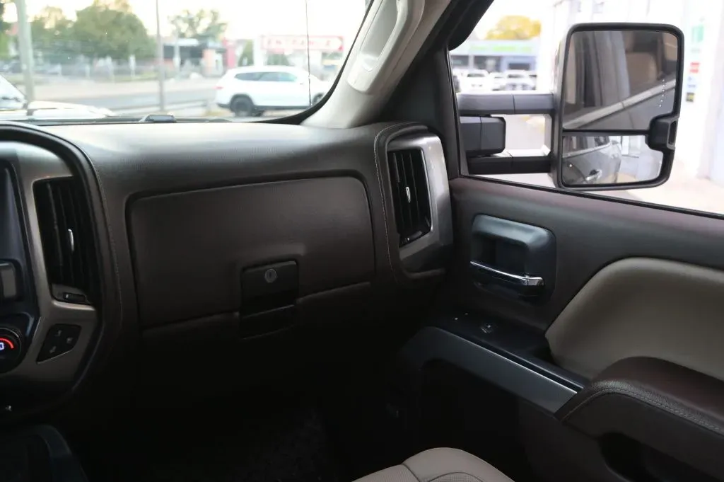 Chevrolet 3500HD photo 38
