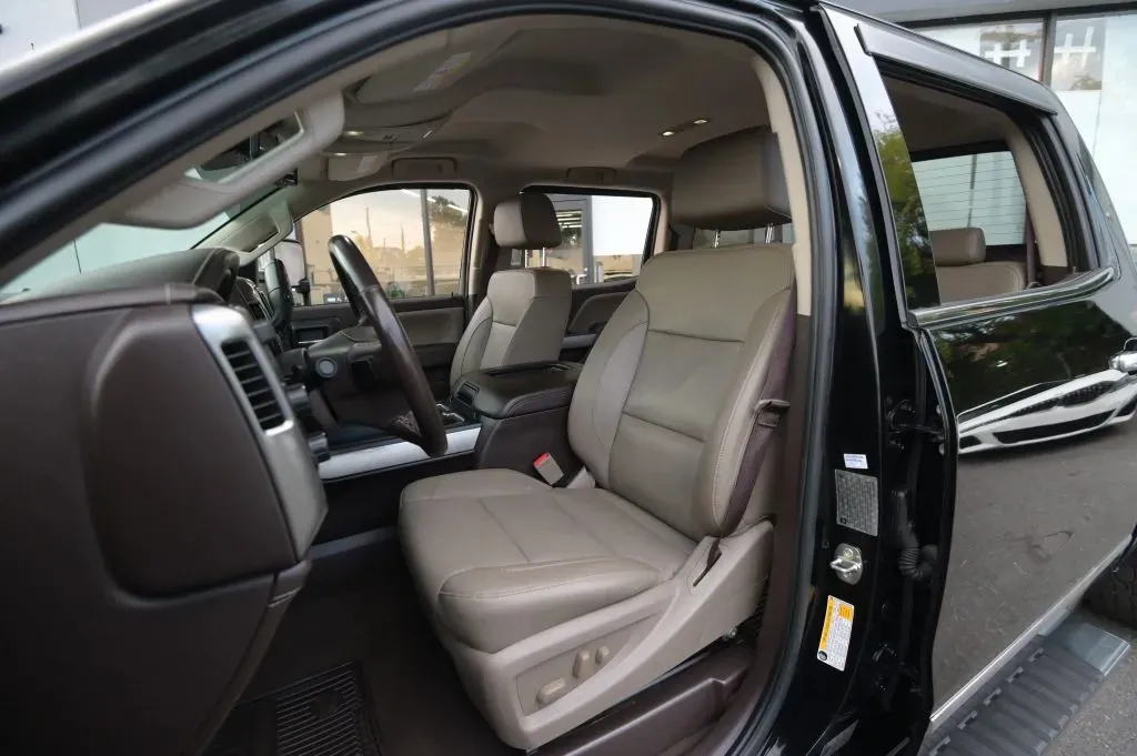 Chevrolet 3500HD photo 43