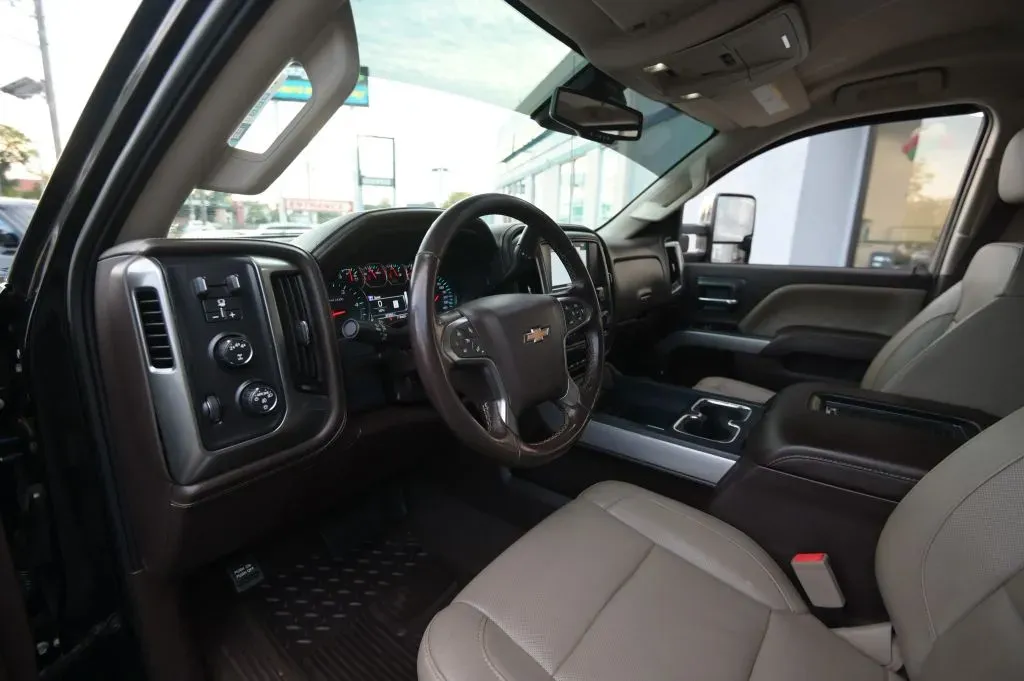 Chevrolet 3500HD photo 42