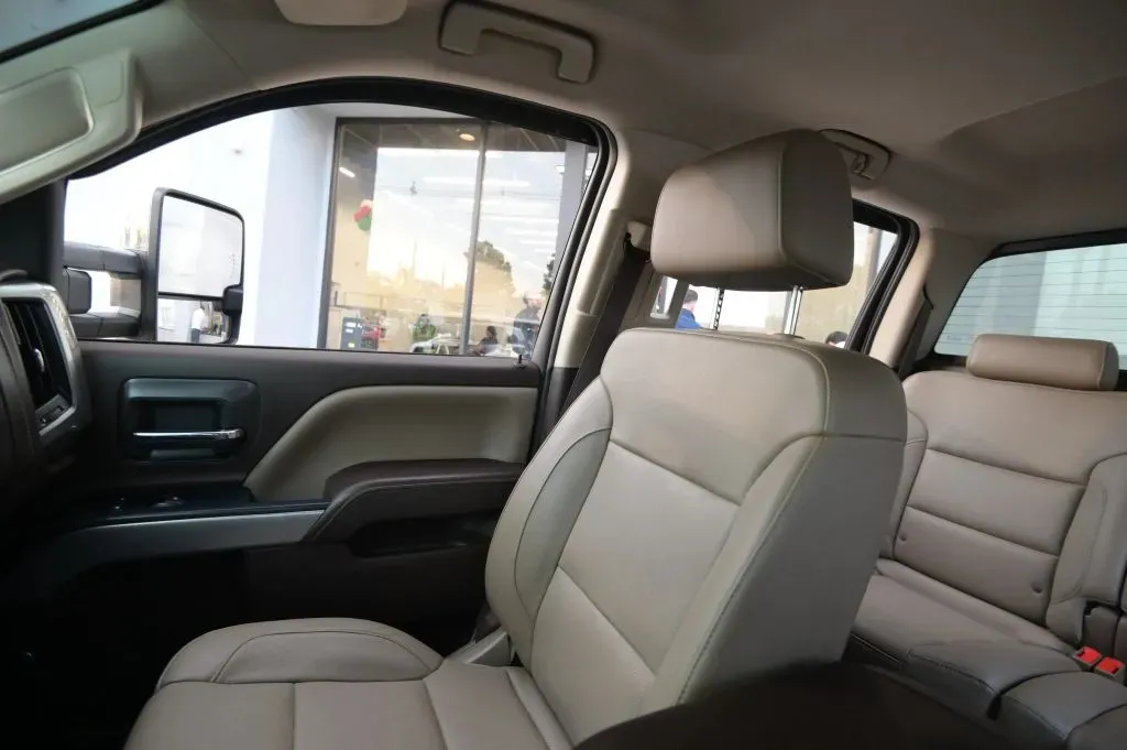 Chevrolet 3500HD photo 33