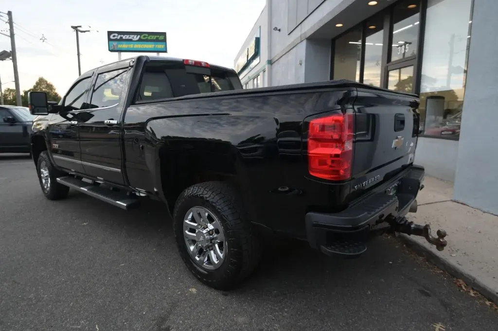 Chevrolet 3500HD photo 3