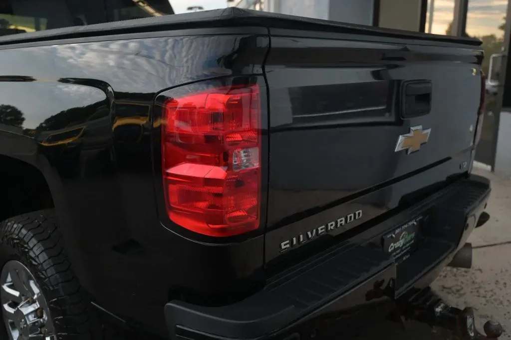 Chevrolet 3500HD photo 19