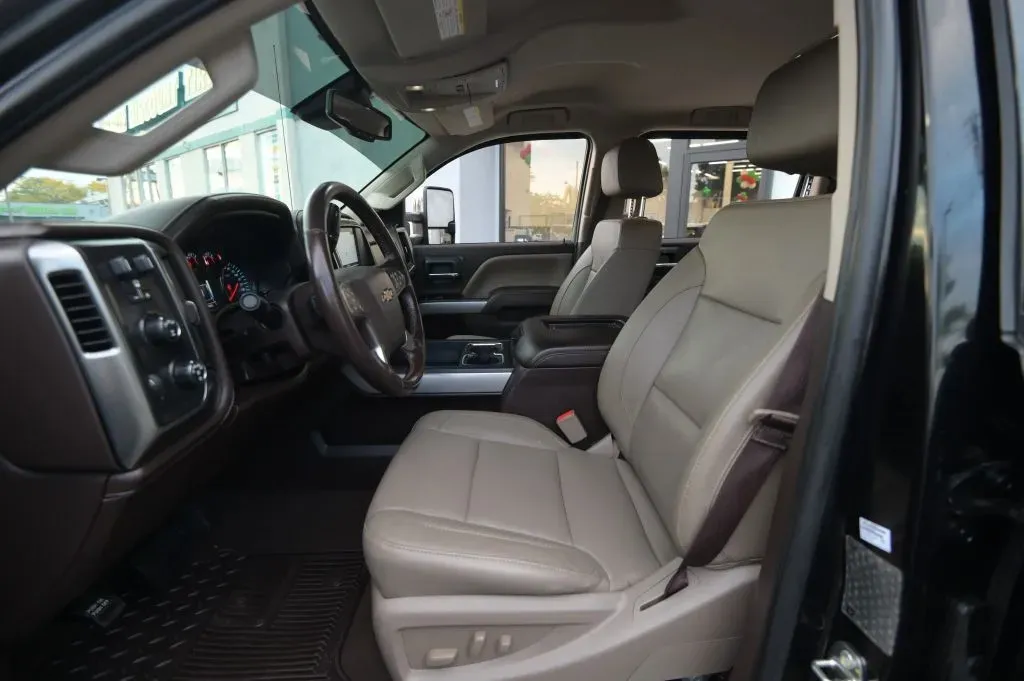 Chevrolet 3500HD photo 41
