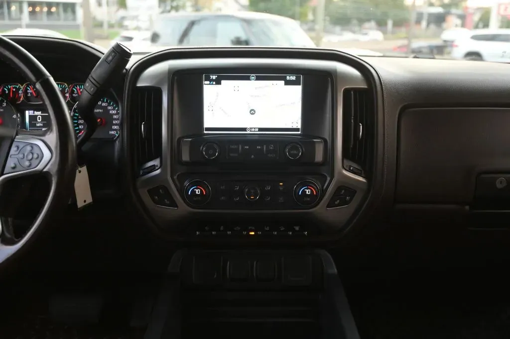 Chevrolet 3500HD photo 36