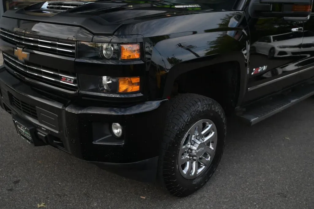 Chevrolet 3500HD photo 9