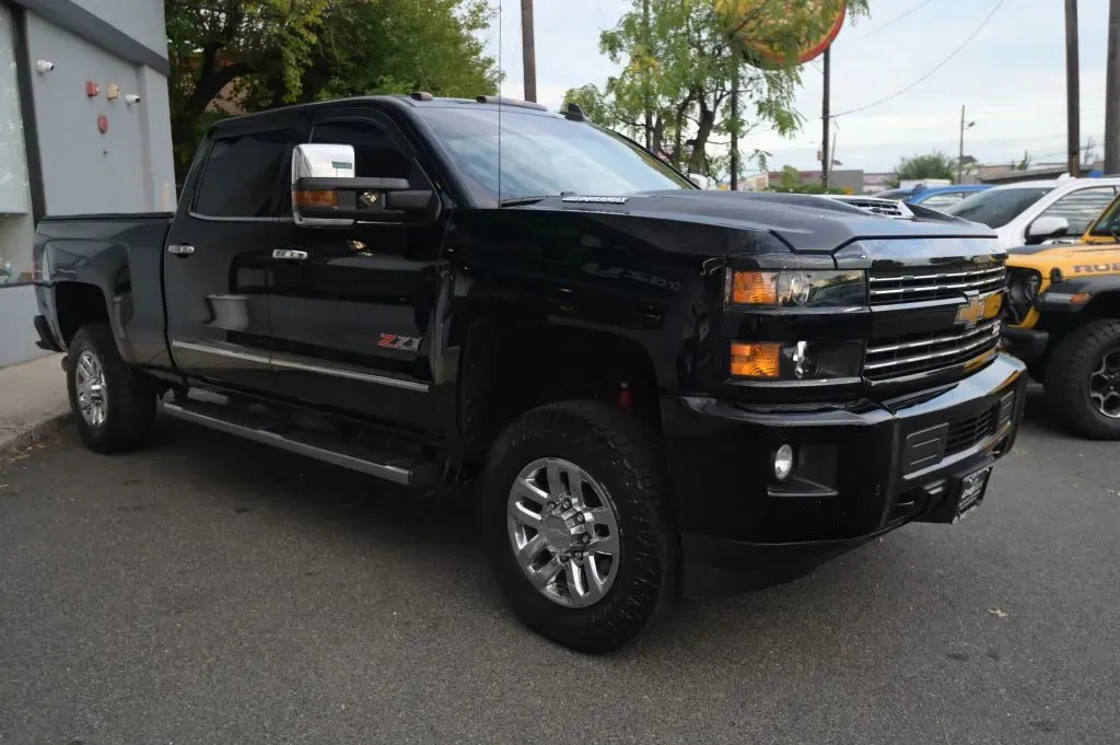 Chevrolet 3500HD photo 7