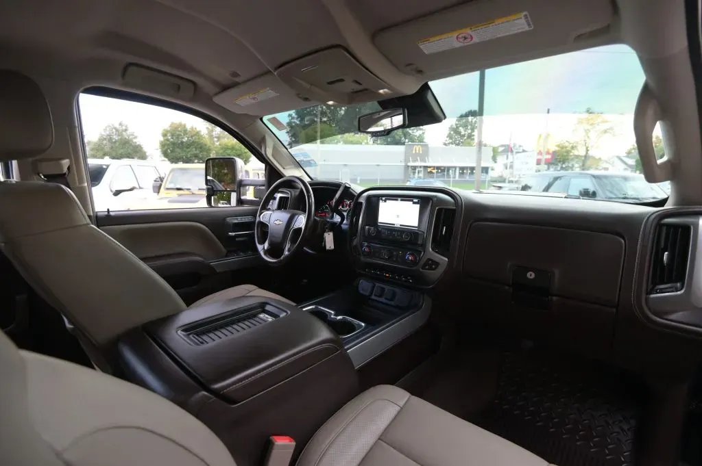 Chevrolet 3500HD photo 50