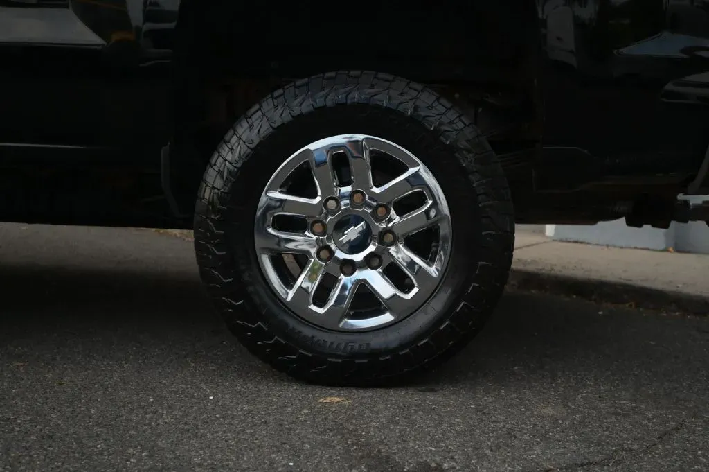 Chevrolet 3500HD photo 18
