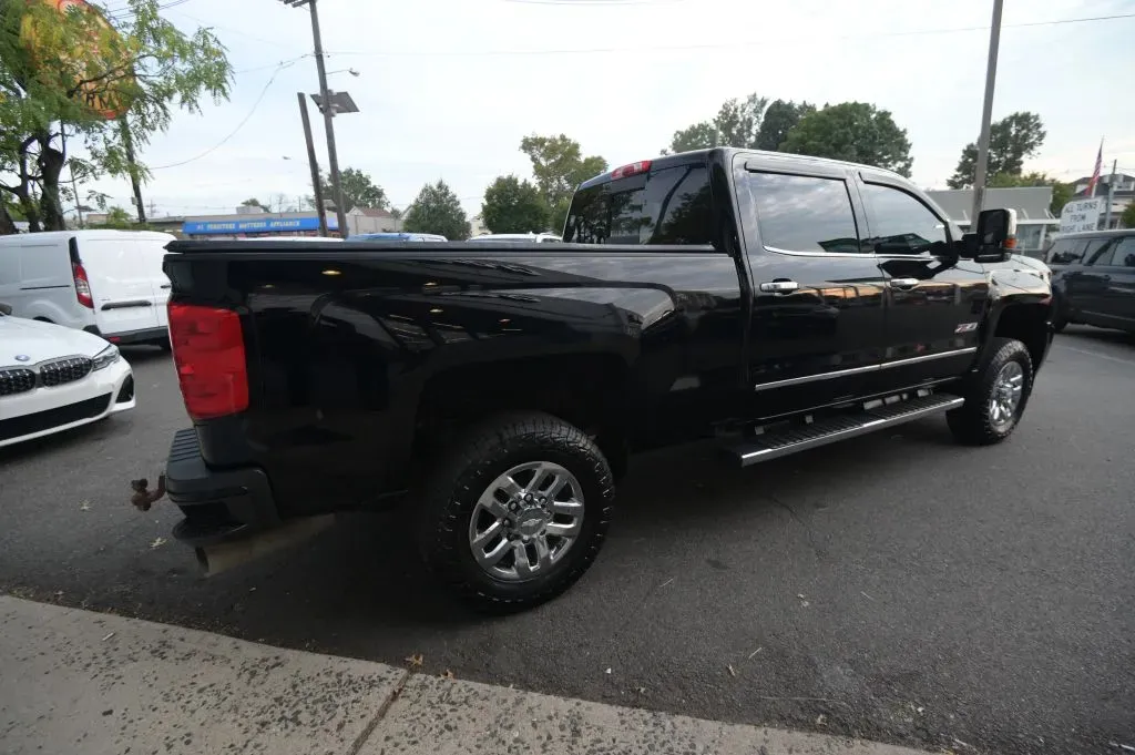 Chevrolet 3500HD photo 5