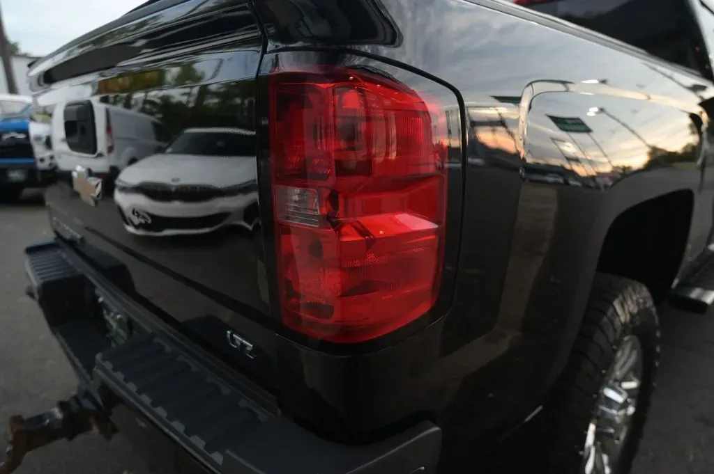 Chevrolet 3500HD photo 20
