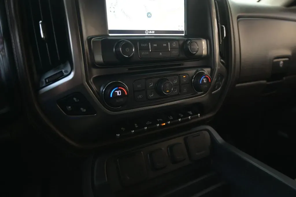 Chevrolet 3500HD photo 31