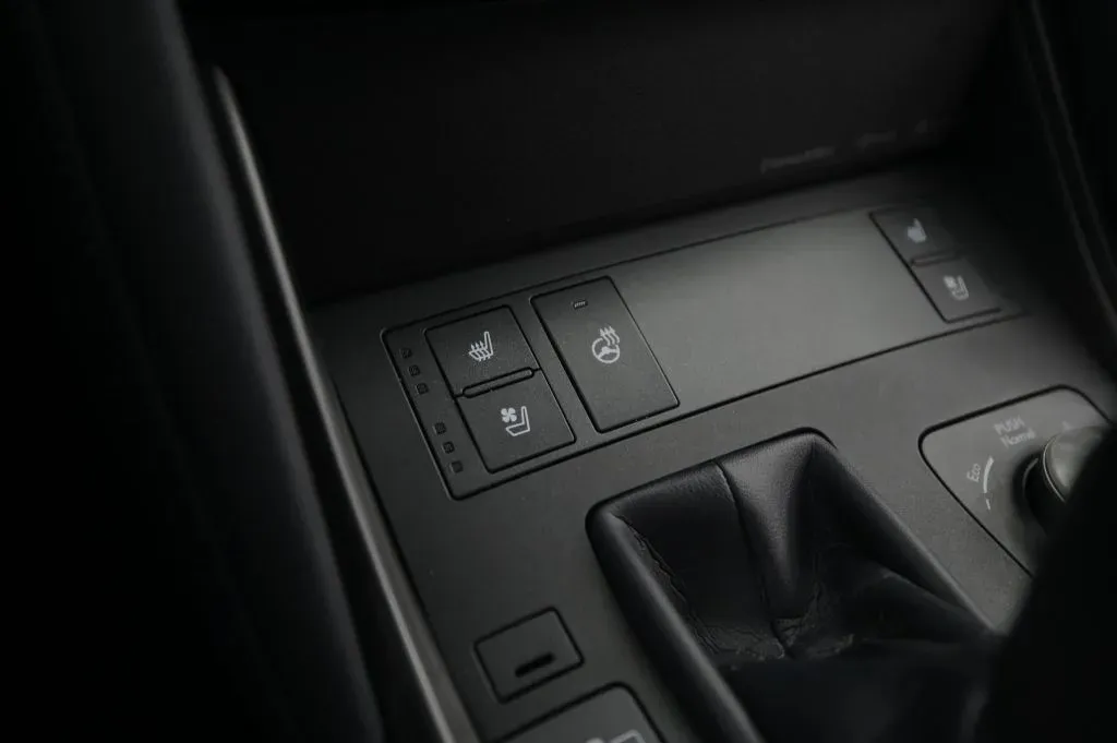 Lexus IS photo 27