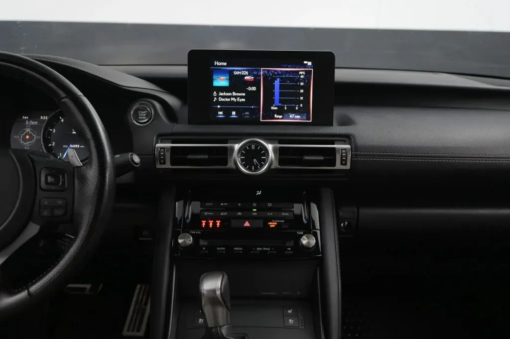 Lexus IS photo 33