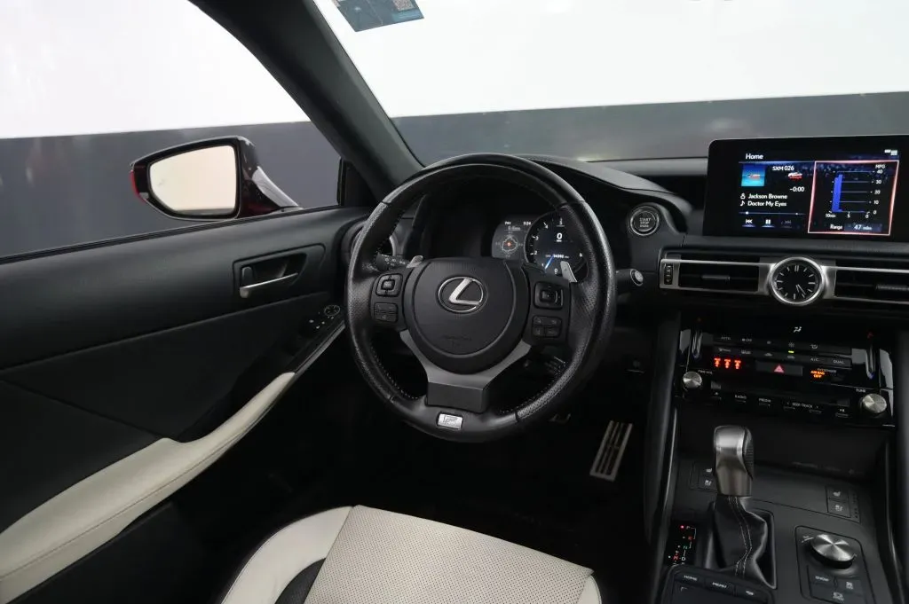 Lexus IS photo 34