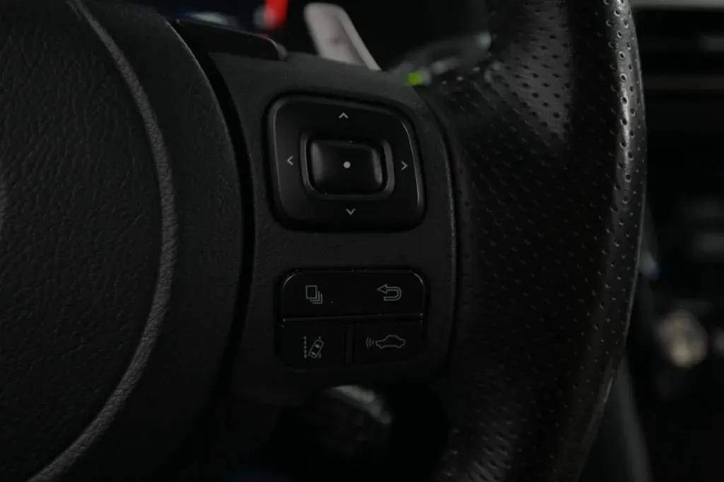 Lexus IS photo 23