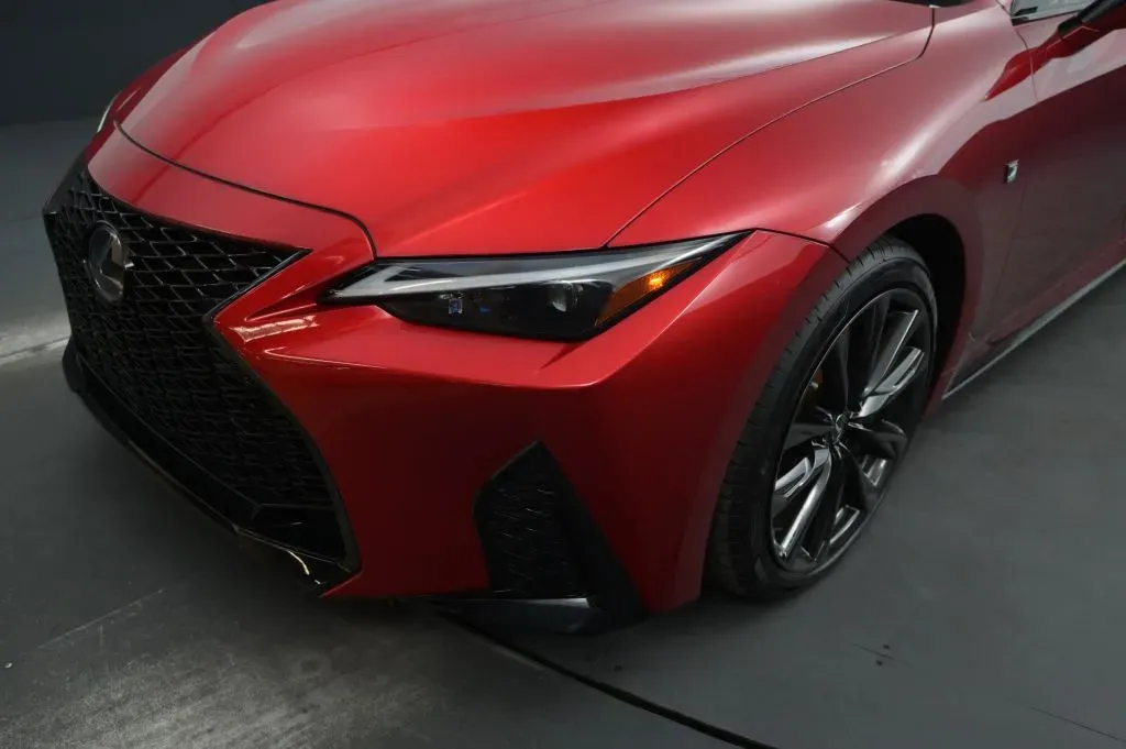 Lexus IS photo 9