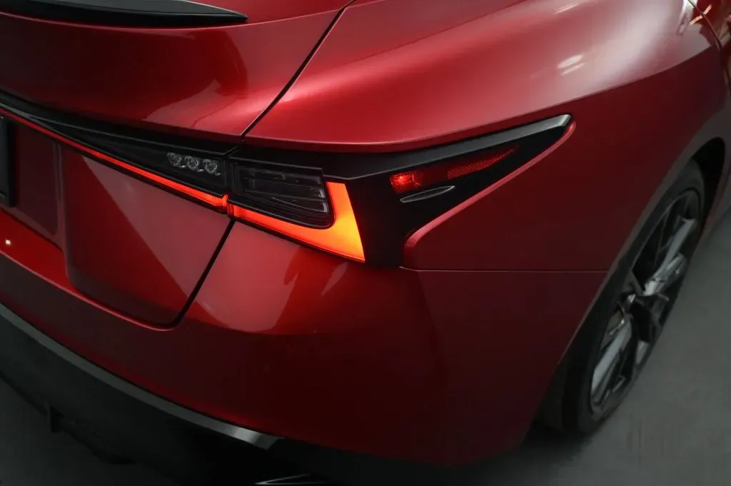 Lexus IS photo 16